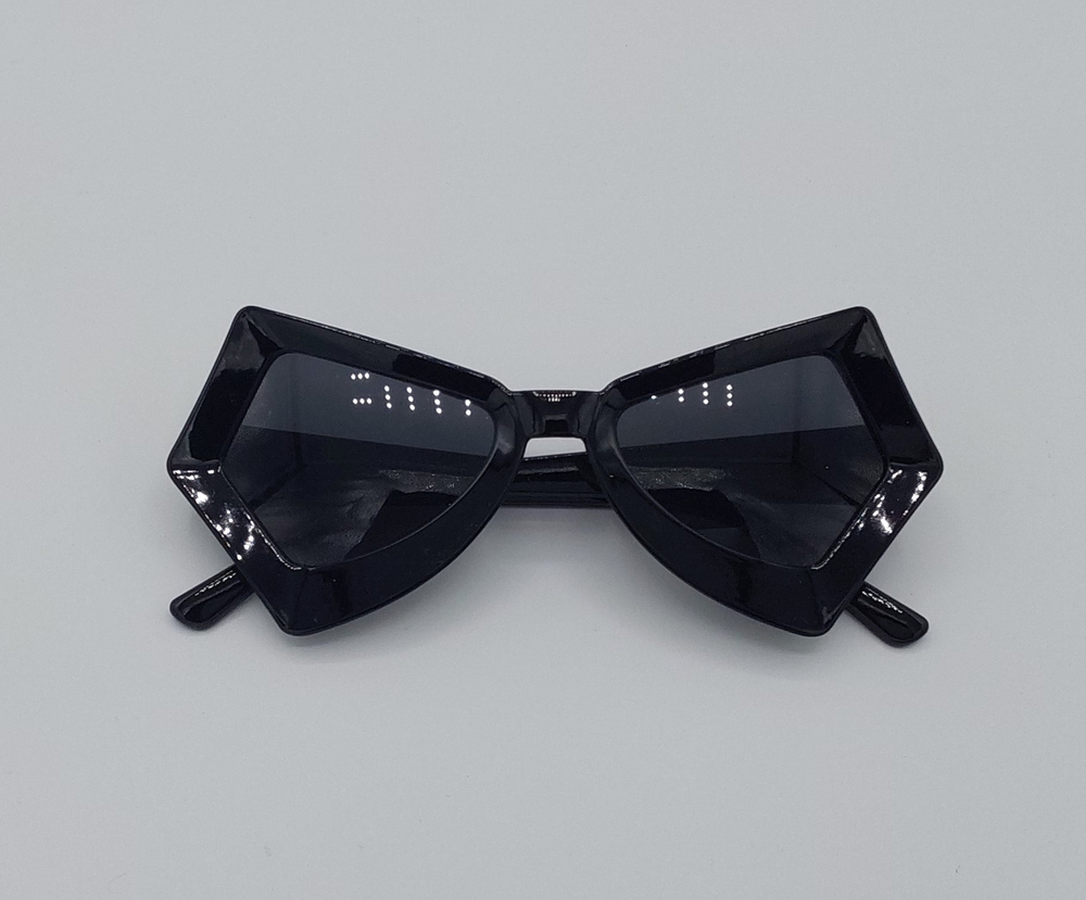 Black bow tie | Sunglasses | Kinda SHAI'de
