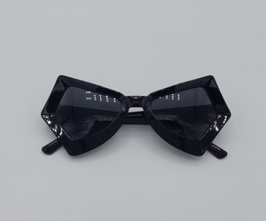 Black bow tie | Sunglasses | Kinda SHAI'de